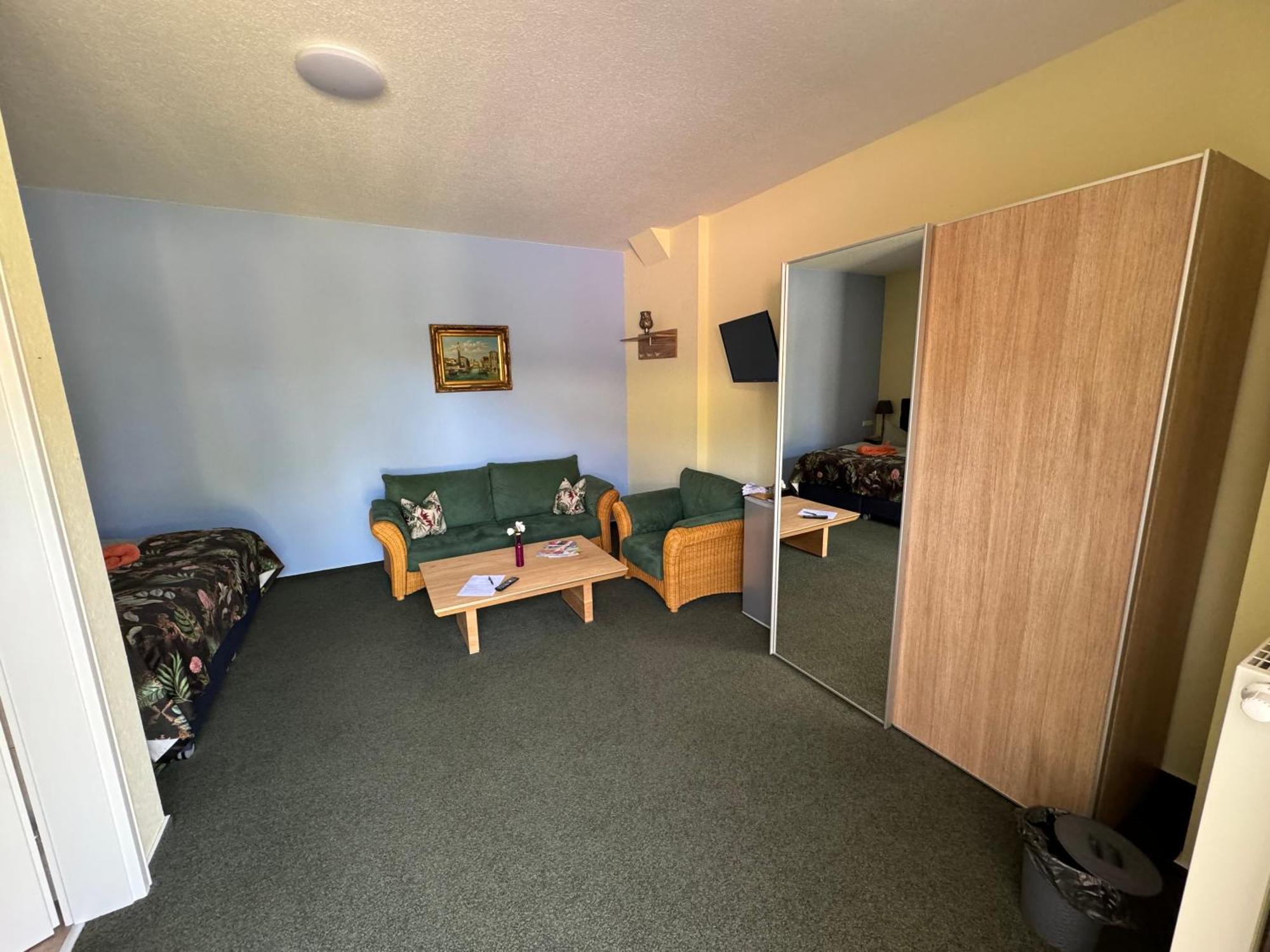 Bed & Breakfast Am Waldguertel فورست المظهر الخارجي الصورة